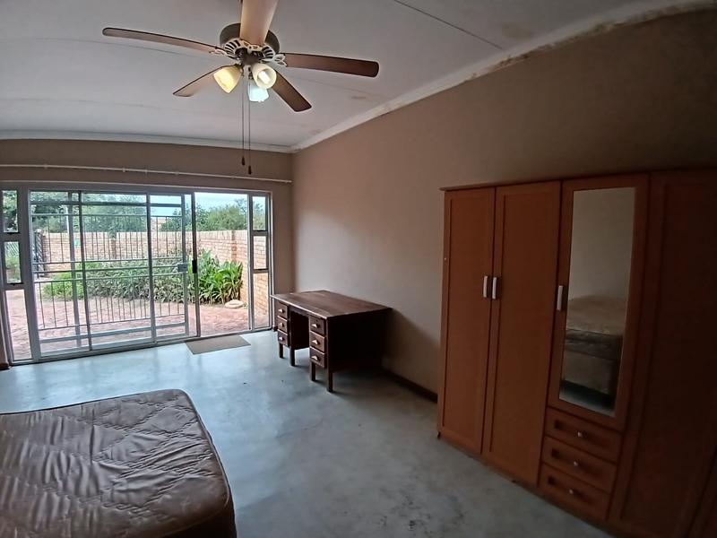 To Let 1 Bedroom Property for Rent in Kannoniers Park North West